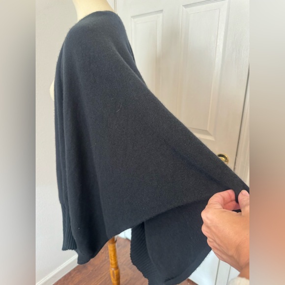 soft by naadam 100% cashmere cape shawl black soft cozy luxe one size - Picture 5 of 7